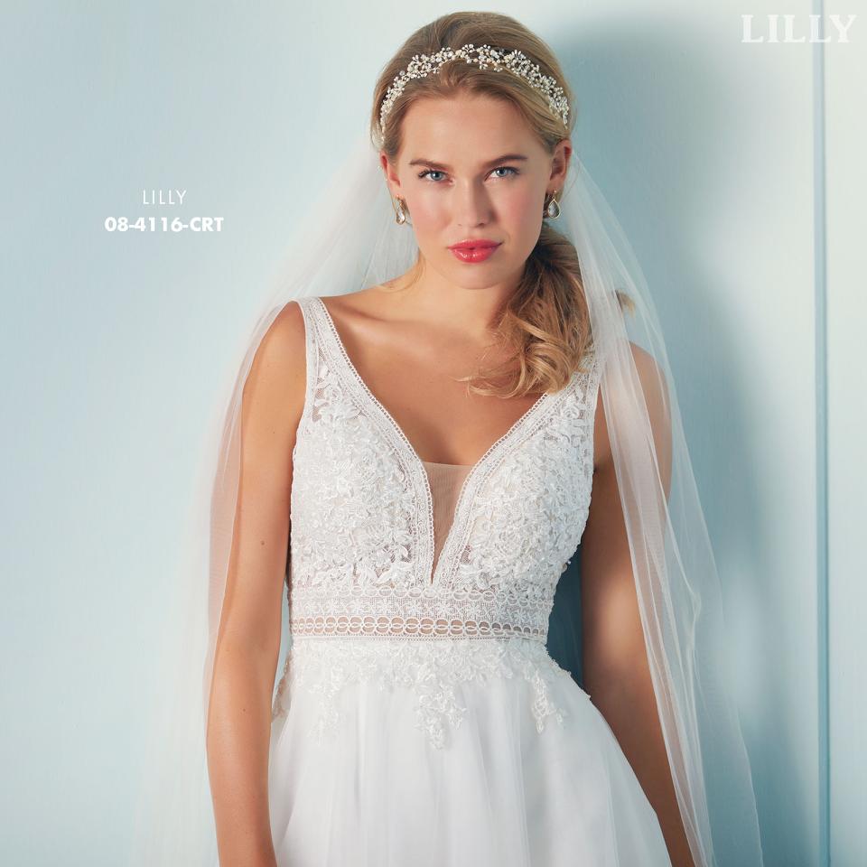 Enkel cremefarvet satin brudekjole